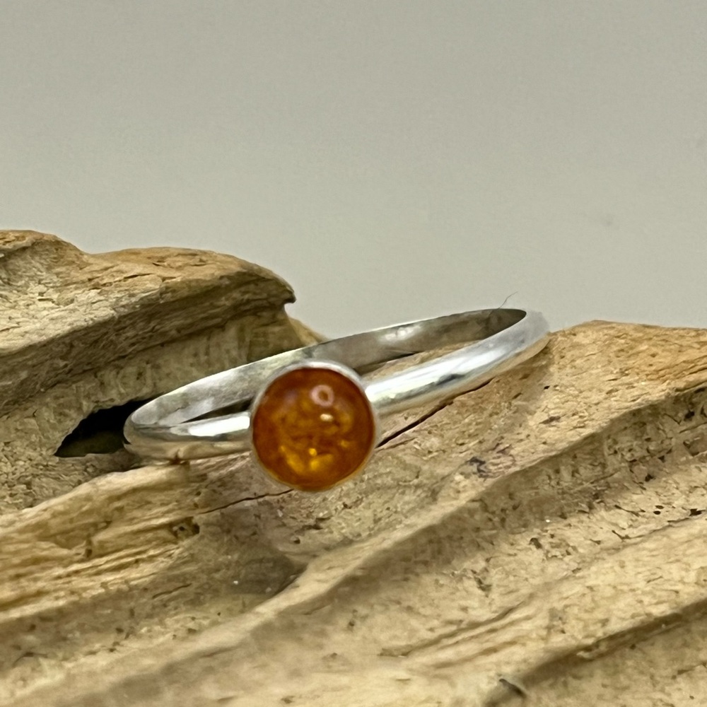 Elegant Silver and Amber Ring with Modern Minimalist Design